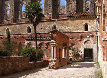 Chiostre dell' Abbazia di San Galgano